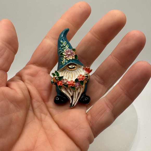 3/$20 Adorable Gnome Pin Brooch Gold-tone - Picture 2 of 6